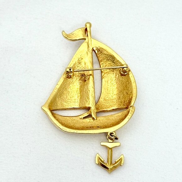 Vintage Avon Gold-Tone Sailboat Brooch Pin w/Dangle Anchor Nautical Jewelry - Picture 4 of 7